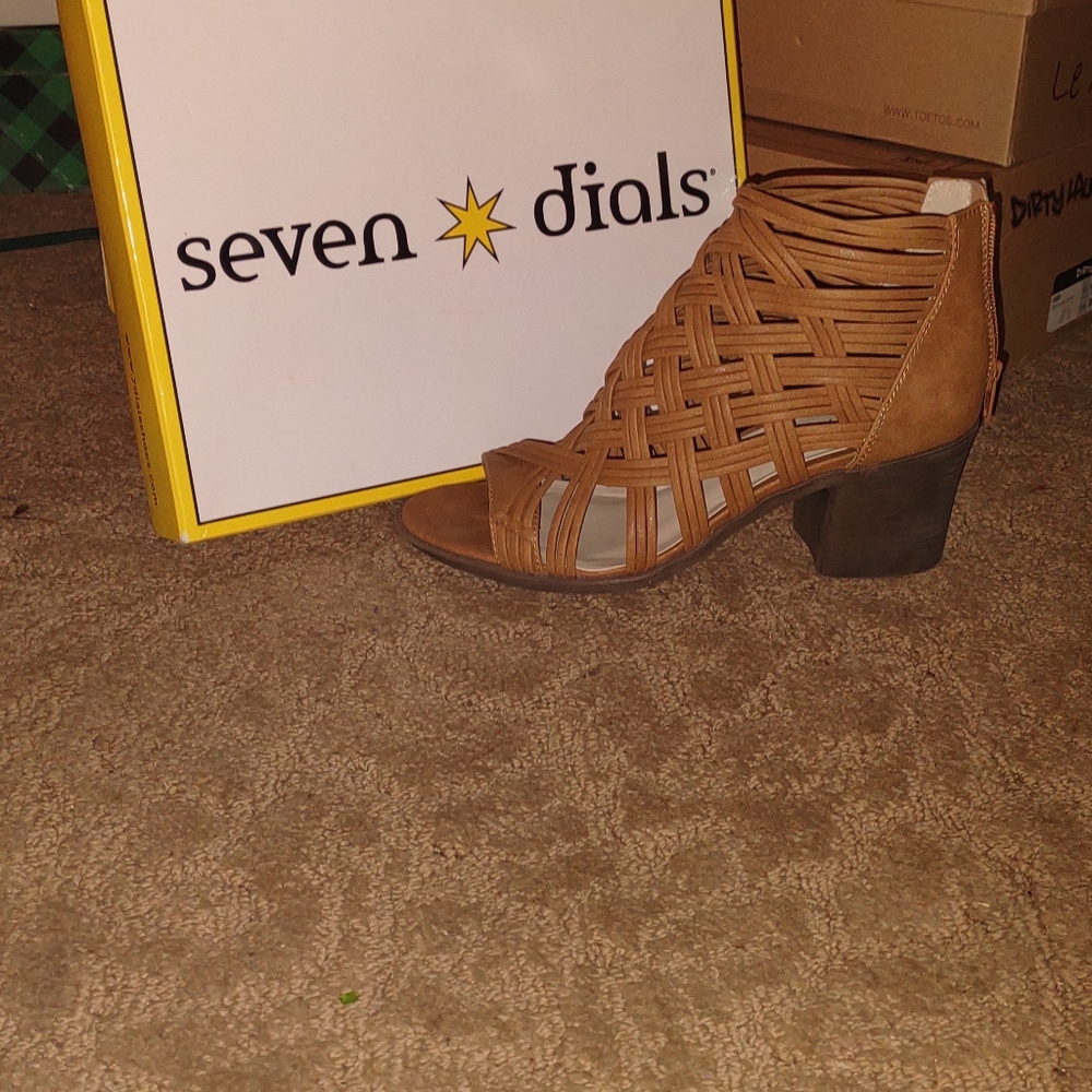 Women's shoes